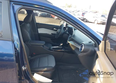 2024 Chevrolet Trax Fwd Lt z USA, uszkodzony, nr VIN KL77LHE28RC025316